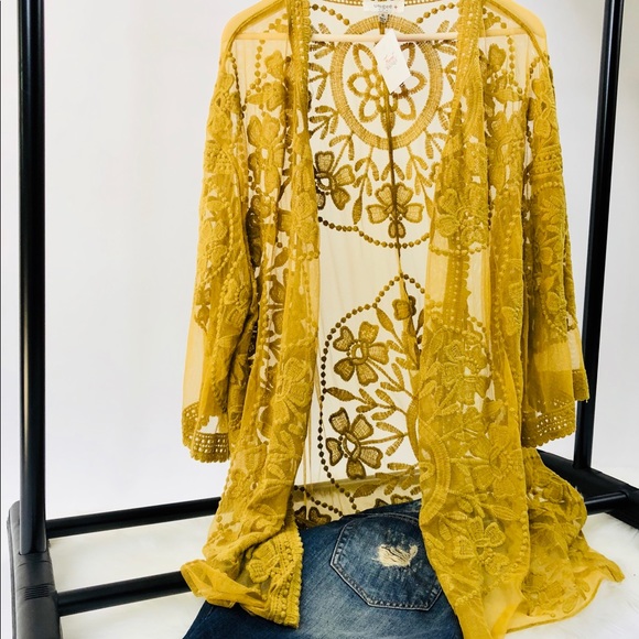 Plus Size Floral Lace Kimono - Picture 4 of 4